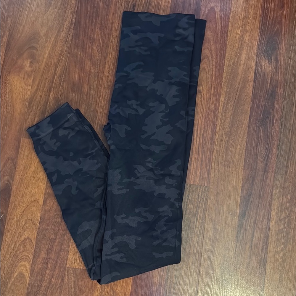 NWOT Spanx Camouflage Leggings - Large